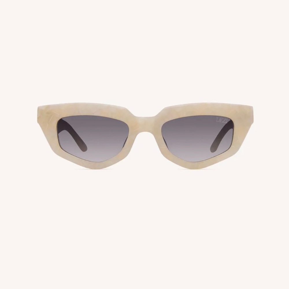 Dezi On Read Sunglasses